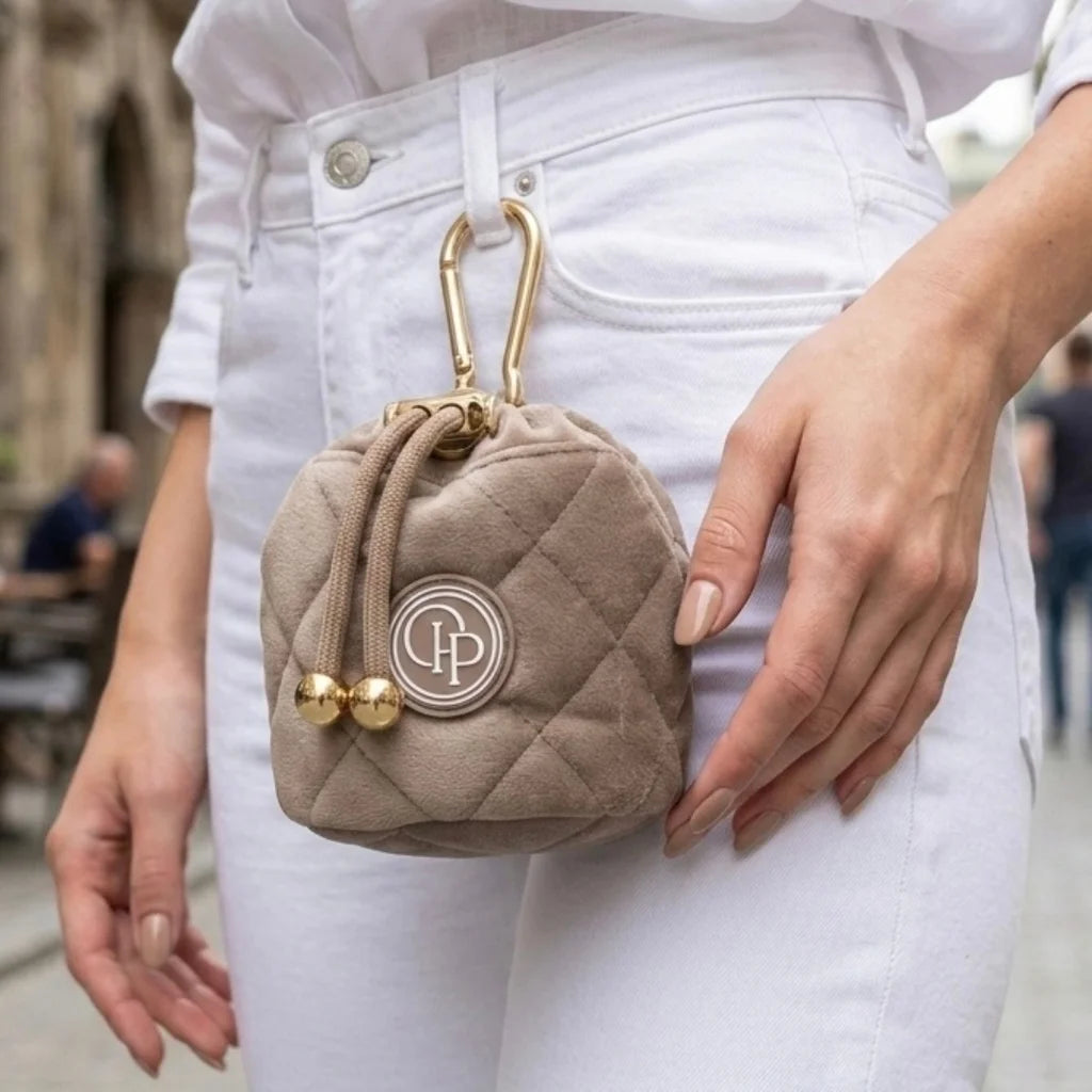 Welurowa saszetka na smaczki dla psa - beżowa