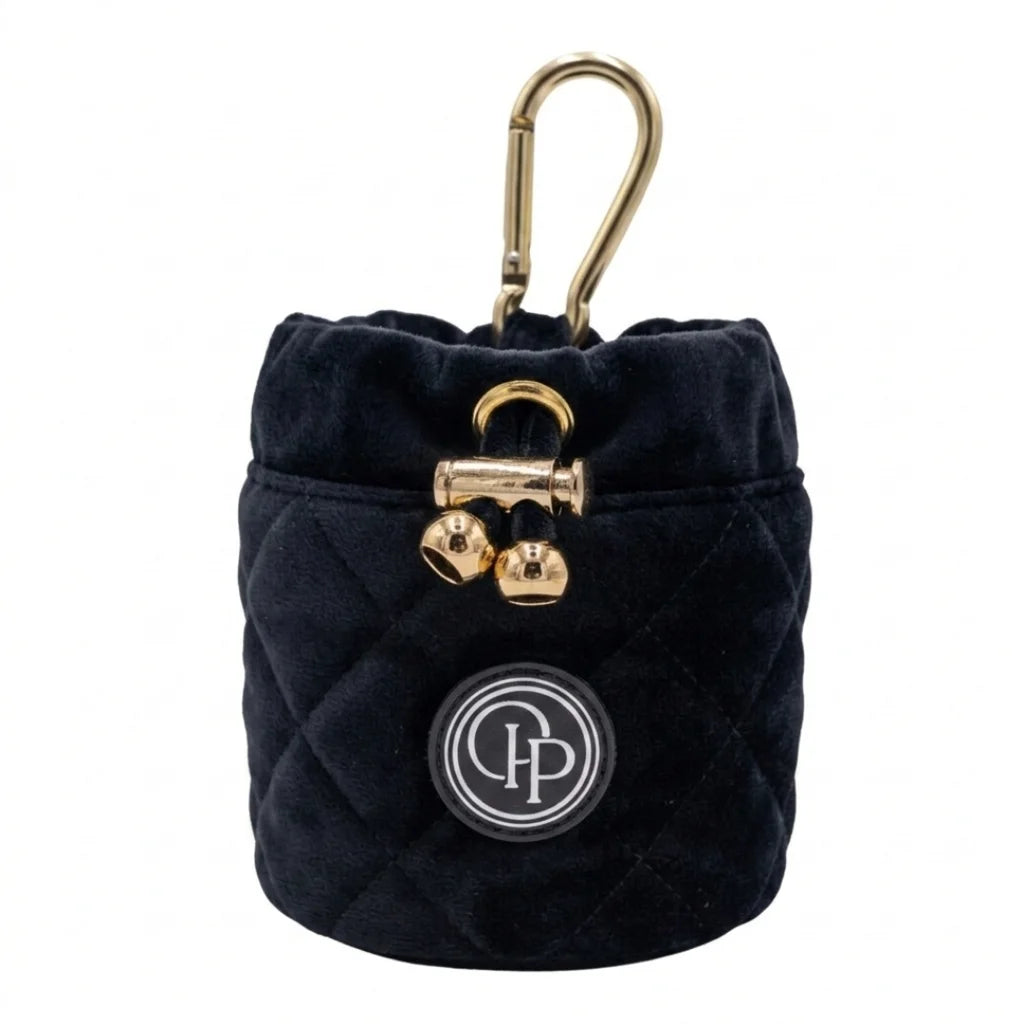 Welurowa saszetka na smaczki dla psa - czarna