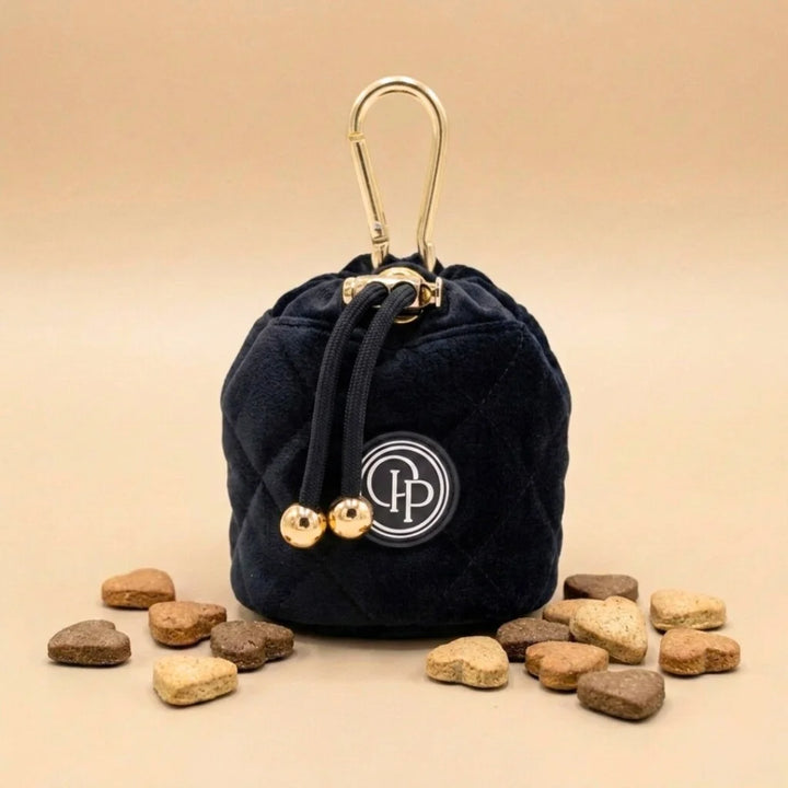 Welurowa saszetka na smaczki dla psa - czarna